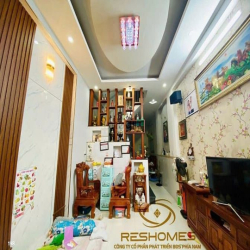 Bán căn nhà 1 trệt 2 lầu ngay chợ cổng 2 Biên Hòa giá rẻ, nhanh tay ch
