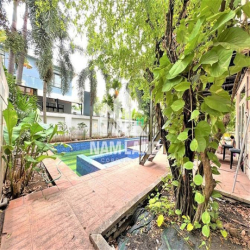 Villa căn góc 2 mặt tiền đường NGUYỄN VĂN HƯỞNG hồ bơi sân vườn 625m2
