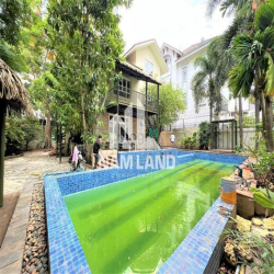 Villa căn góc 2 mặt tiền đường NGUYỄN VĂN HƯỞNG hồ bơi sân vườn 625m2