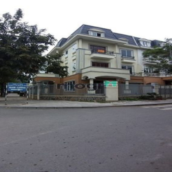 Cho thuê biệt thự Vạn Phúc- Hà Đông, 205m2, 4T, đồ đẹp