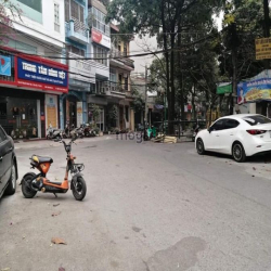 Toà văn phòng 11 tầng VIP hiếm trong khu vực vị trí trung tâm Cầu Giấy