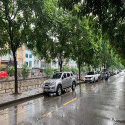 Bán nhà Phố Nguyễn Lân, View hồ, Ô tô vào nhà, Kinh doanh, DT: 50m2