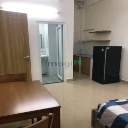 Bình Thạnh, CHDV 6 Tầng Thang Máy 100m2, Thu 70TR/Tháng, chỉ 130TR/m2