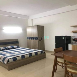 Bình Thạnh, CHDV 6 Tầng Thang Máy 100m2, Thu 70TR/Tháng, chỉ 130TR/m2