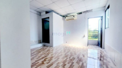 1/1 trống phòng lớn ngăn đôi có 2 phòng ngủ, 2 máy lạnh, 50m2,ban công