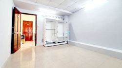 1/1 trống phòng lớn ngăn đôi có 2 phòng ngủ, 2 máy lạnh, 50m2,ban công