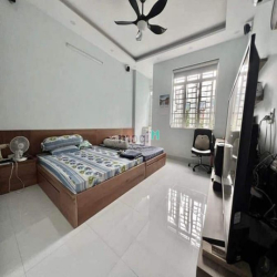 Bán Nhà Ngat Emart Phan Văn Trị, Hẻm Xe Hơi, 46M2, 3 Tầng Đẹp, 7.2 Tỷ