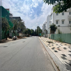 Nhà nguyên căn 400m2 mặt tiền đường Lê Hữu Kiều, Q2. Giá 55tr/th