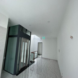 Nhà nguyên căn 400m2 mặt tiền đường Lê Hữu Kiều, Q2. Giá 55tr/th