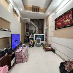 Cho Thuê Mặt Tiền Kinh Doanh CMT8, Q.3, 80m2(4x20), 6Lầu, Giáp Q.1