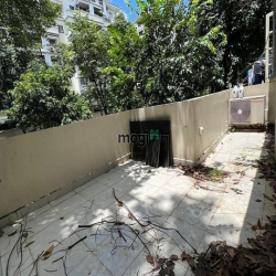 Shop dt 210m2 mặt tiền Bùi Bằng Đoàn, Phú Mỹ Hưng vị trí đẹp giá tốt