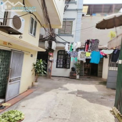 Cần bán gấp căn hộ chùa láng gần các trường đại học, giá nhỉnh 1 tỷ