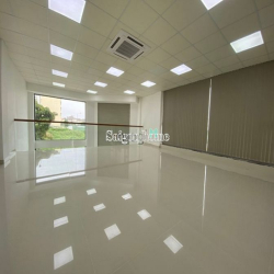 Cho thuê tòa VP góc 2MT hầm 7 tầng trung tâm Q2