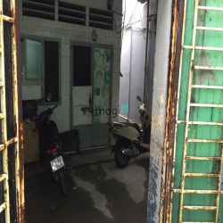 Bán nhà cấp 4 - tiện xây mới. DT : 4,65m x 25m. CN 117m. Giá : 62 trệu