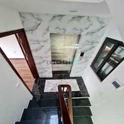Nhà oto đỗ cửa 30m2*5 Tầng 7.2 tỷ-có thang máy-Phố Lê Lợi-Q. Hà Đông
