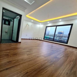 Nhà oto đỗ cửa 30m2*5 Tầng 7.2 tỷ-có thang máy-Phố Lê Lợi-Q. Hà Đông