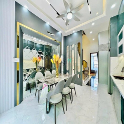 Cần bán gấp Lý Chính Thắng, Võ Thị Sáu, q3, 60m2 3tỷ250, SHR