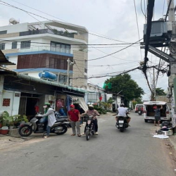 Nhà bán gấp hẻm 8m/ Hương Lộ 2, DT: 4,7 x 21m, cấp 4. Giá: 7,1 tỷ.