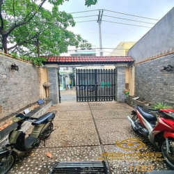Nhà 1 trệt 1 lầu 4 phòng ngủ đường Nguyễn Văn Hoa, gần trường Cơ Điện