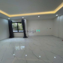 Đầu tư ! Nhà phố Nguyễn Khánh Toàn, ô tô tránh, thang máy.DT 54m2, 5 t