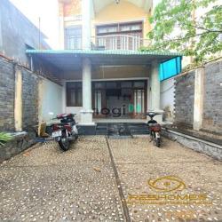 Nhà 1 trệt 1 lầu 4 phòng ngủ đường Nguyễn Văn Hoa, gần trường Cơ Điện