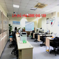 Chủ nhà chothuê 82m2 tại nhà VP 9 tầng số11 TháiHà. Giá 17 triệu/tháng