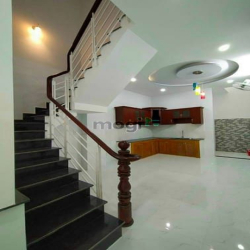 Bán gấp nhà công chứng trong tháng 9 Quang Trung 60m2/ 1 tỷ 450tr