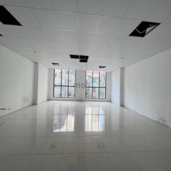 Cần nhượng văn phòng tại chung cư Nguyễn Huy Tưởng, lô góc có ban công