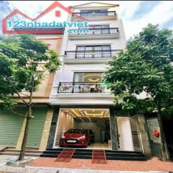 Cho thuê nhà ngõ 180 thái thịnh 75m x5T ô tô đỗ cửa