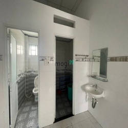 Nhà Thạnh Lộc gần Ngã Tư Ga - Giá 10tr - Dt: 11×22m ( 240m). - Gồm 4pn
