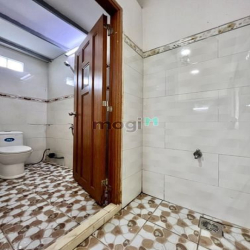 Phòng gác lửng cao cấp có bảo vệ thang máy gần Âu Cơ Tân Phú