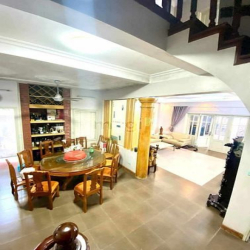 Bán biệt thự mặt phố Xuân Đỉnh– 255m2, MT10m, ÔTÔ– KD sầm uất–Gía 40Tỷ