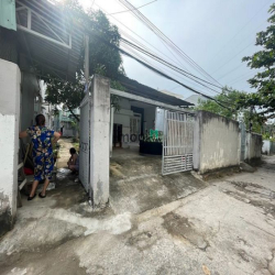Nhà Thạnh Lộc gần Ngã Tư Ga - Giá 10tr - Dt: 11×22m ( 240m). - Gồm 4pn