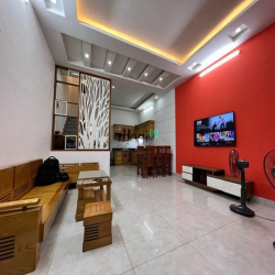 Cho thuê nhà đẹp full nội thất Văn Cao 15tr/ tháng