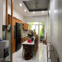 NHÀ ĐẸP mới xây, 4mx20m, 1 Trệt, 2 Lầu, ST, đường 12m Đặng Thùy Trâm