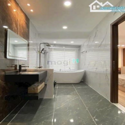 HÀNG NGỘP đ.Nguyễn Biểu, p.1,q.5 giá 3tỷ100tr/70.5m2 thuê 18tr/th SHR