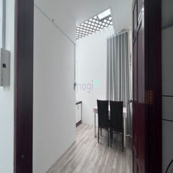 Cho thuê Penhouse 1PN cửa sổ thoáng mát Đ.Nguyễn Cửu Vân, Q.Bình Thanh