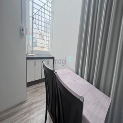Cho thuê Penhouse 1PN cửa sổ thoáng mát Đ.Nguyễn Cửu Vân, Q.Bình Thanh