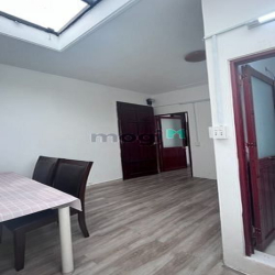 Cho thuê Penhouse 1PN cửa sổ thoáng mát Đ.Nguyễn Cửu Vân, Q.Bình Thanh