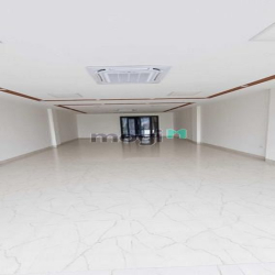 Cho thuê nhà mặt phố HÀNG THAN, DT 123m2x3 tầng, MT 5.2m, Giá 70tr