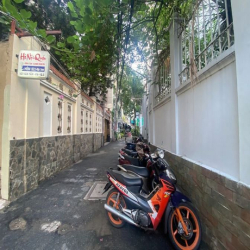 Bán nhà biệt thự 46-TER Võ Thị Sáu, Quận 3. DT 15x20, trệt 1 lầu