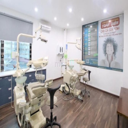Cho thuê nhà mặt phố Trần Khát Chân DT 75m2 x 5 tầng, MT 6,5 m.