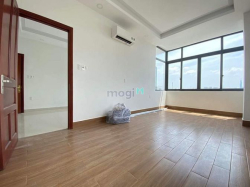 Căn Hộ 1 Phòng Ngủ, Ban Công Riêng, Full Nội Thất ngay Thống Nhất