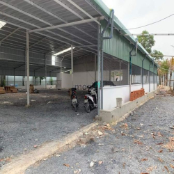 Cho thuê xưởng dt 1800m2 giá 70tr 1/Ql1A Phường Thạnh Lộc
