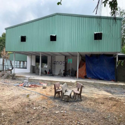 Cho thuê xưởng dt 1800m2 giá 70tr 1/Ql1A Phường Thạnh Lộc