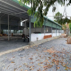 Cho thuê xưởng dt 1800m2 giá 70tr 1/Ql1A Phường Thạnh Lộc