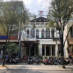 Cho thuê biệt thự sân vườn MT Điện Biên Phủ Q.3 300m- 4 tầng giá nét.