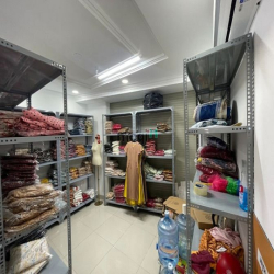 Mặt Bằng 4x25 mặt tiền Lê Văn Sĩ có phòng ngủ riêng Phù hợp làm Spa