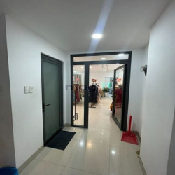 Mặt Bằng 4x25 mặt tiền Lê Văn Sĩ có phòng ngủ riêng Phù hợp làm Spa