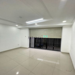 Mặt Bằng 4x25 mặt tiền Lê Văn Sĩ có phòng ngủ riêng Phù hợp làm Spa